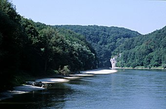 Donau bei Flussdurchbruch vor Kloster Weltenburg