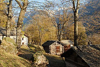 Häuser der Kastanienbauer bei Soglio im Bergell
