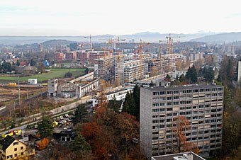 Siedlung Zürich Affoltern mit Baustelle