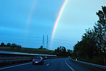 Regenbogen über Autobahn bei Kölliken